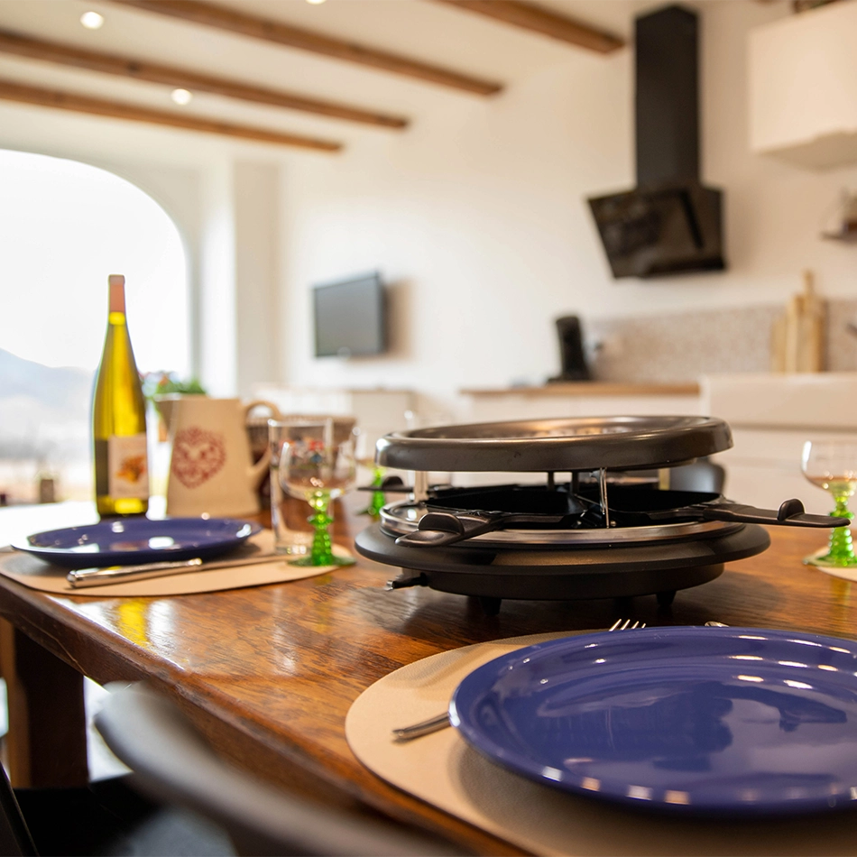 Location gîte à Orbey avec cuisine équipée et espace convivial pour préparer vos repas en Alsace